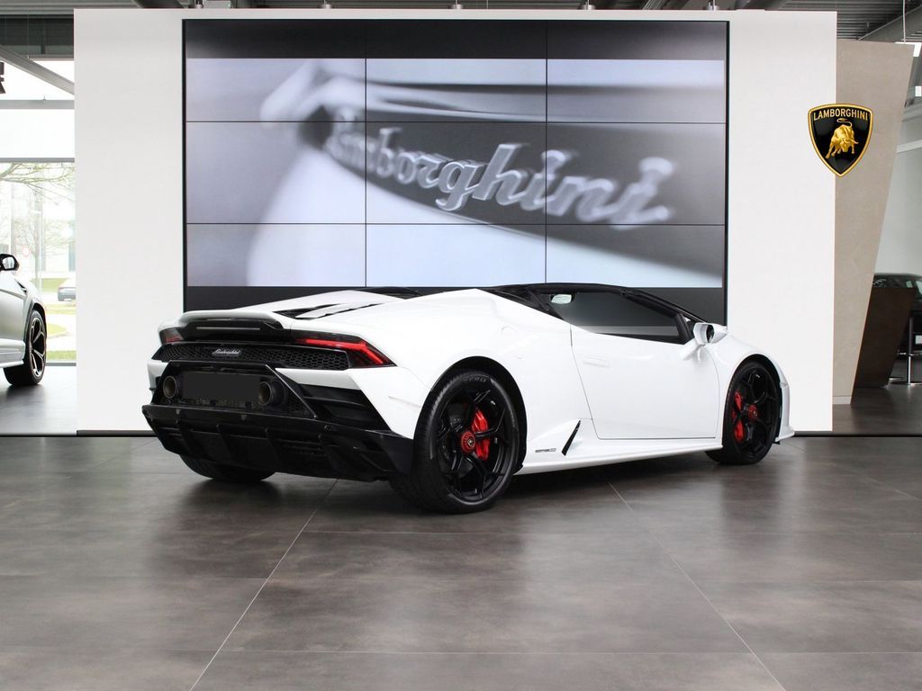 LAMBORGHINI HURACÁN SPYDER EVO AWD | bílá metalíza | předváděcí auto | skladem | od autorizovaného prodejce | online nákup | online prodej | super cena | autoibuy.com